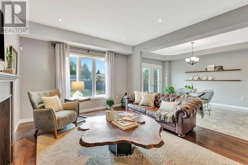 920 Stone Church Road E, Hamilton, ON - Indoor Photo Showing Living Room