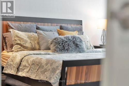 920 Stone Church Road E, Hamilton, ON - Indoor Photo Showing Bedroom