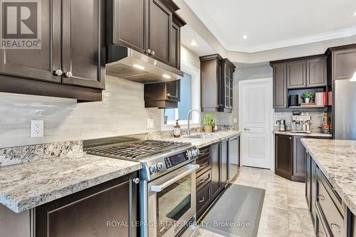 920 Stone Church Road E, Hamilton, ON - Indoor Photo Showing Kitchen With Upgraded Kitchen