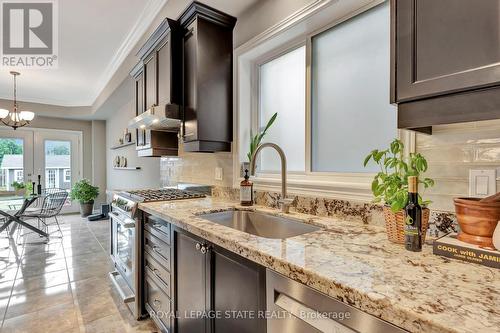 920 Stone Church Road E, Hamilton, ON - Indoor Photo Showing Kitchen With Upgraded Kitchen