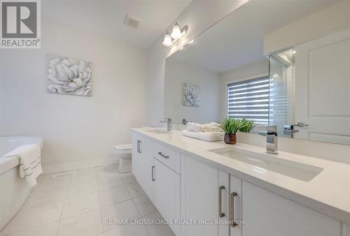 132 Carriage Shop Bend, East Gwillimbury, ON - Indoor Photo Showing Bathroom