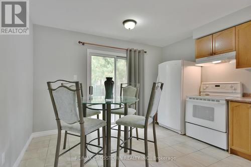 22 Nicholson Drive, Barrie, ON - Indoor Photo Showing Kitchen