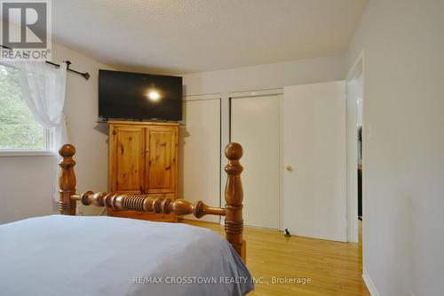 22 Nicholson Drive, Barrie, ON - Indoor Photo Showing Bedroom