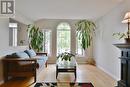 22 Nicholson Drive, Barrie, ON  - Indoor Photo Showing Living Room 