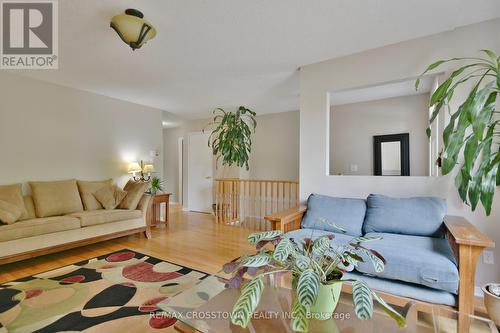 22 Nicholson Drive, Barrie, ON - Indoor Photo Showing Living Room