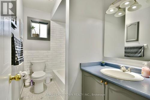 22 Nicholson Drive, Barrie, ON - Indoor Photo Showing Bathroom