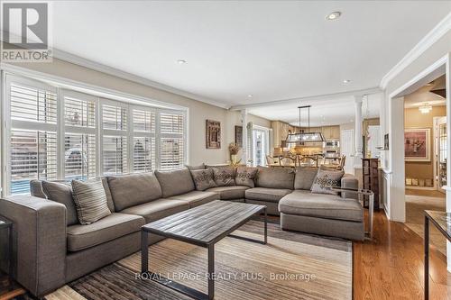 1413 Thistledown Road, Oakville, ON - Indoor Photo Showing Living Room