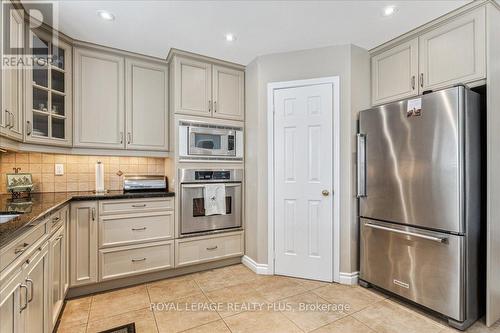 1413 Thistledown Road, Oakville, ON - Indoor Photo Showing Kitchen