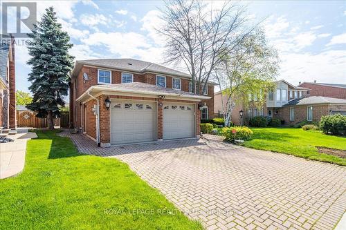 1413 Thistledown Road, Oakville, ON - Outdoor With Facade