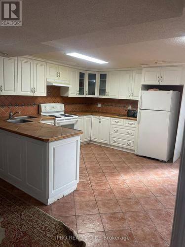 Bsmt - 824 Preston Manor Drive, Mississauga, ON - Indoor Photo Showing Kitchen