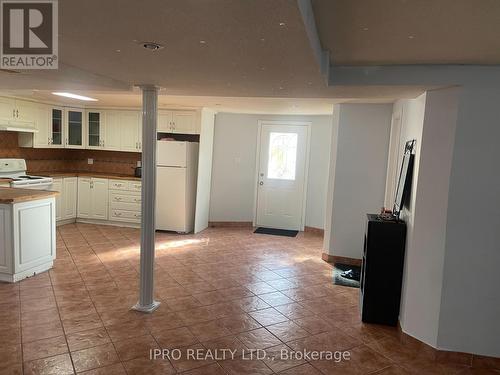 Bsmt - 824 Preston Manor Drive, Mississauga, ON - Indoor Photo Showing Kitchen