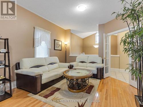 73 Baybrook Road, Brampton, ON - Indoor Photo Showing Living Room