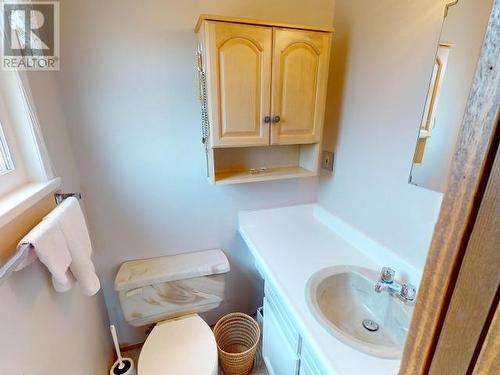 7342 Field Street, Powell River, BC - Indoor Photo Showing Bathroom