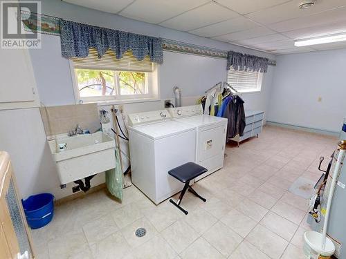 7342 Field Street, Powell River, BC - Indoor Photo Showing Laundry Room