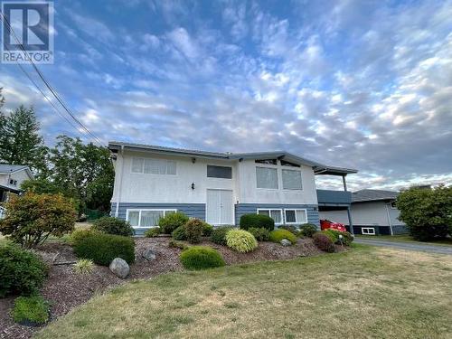 7342 Field Street, Powell River, BC - Outdoor