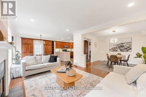 109 Shirley'S Brook Drive, Ottawa, ON - Indoor Photo Showing Living Room