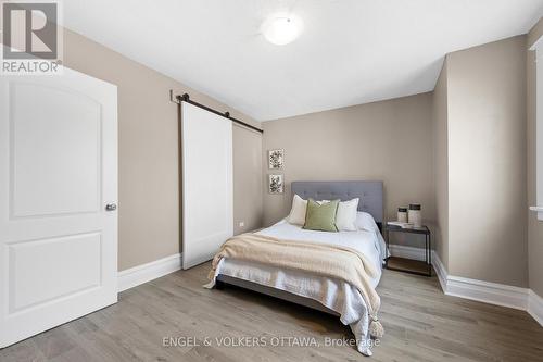 293 Holmwood Avenue, Ottawa, ON - Indoor Photo Showing Bedroom