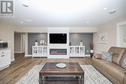 76 Bergenstein Crescent, Pelham (662 - Fonthill), ON - Indoor Photo Showing Living Room With Fireplace