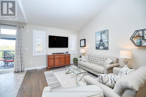 76 Bergenstein Crescent, Pelham (662 - Fonthill), ON - Indoor Photo Showing Living Room