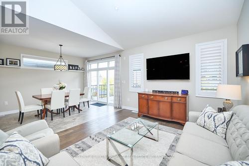 76 Bergenstein Crescent, Pelham (662 - Fonthill), ON - Indoor Photo Showing Living Room