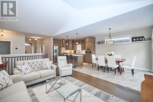 76 Bergenstein Crescent, Pelham (662 - Fonthill), ON - Indoor Photo Showing Living Room