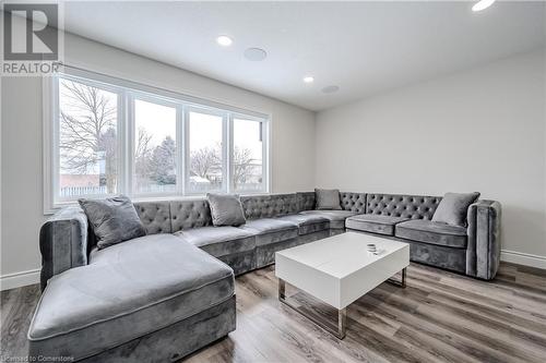 201 Erinbrook Drive, Kitchener, ON - Indoor Photo Showing Living Room