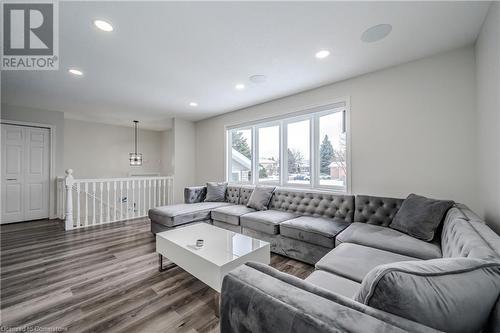 201 Erinbrook Drive, Kitchener, ON - Indoor Photo Showing Living Room