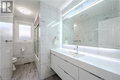 201 Erinbrook Drive, Kitchener, ON - Indoor Photo Showing Bathroom