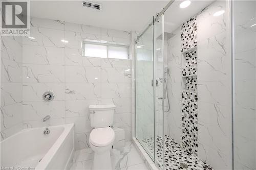 201 Erinbrook Drive, Kitchener, ON - Indoor Photo Showing Bathroom