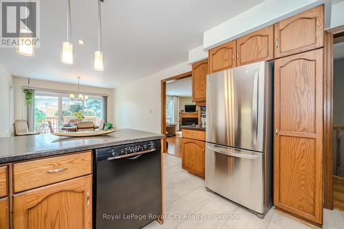 6 White Pine Way, Guelph (Village), ON - Indoor Photo Showing Kitchen