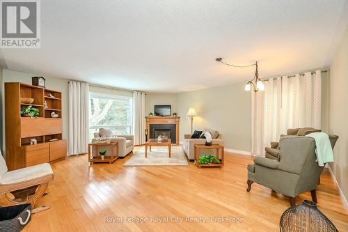 6 White Pine Way, Guelph (Village), ON - Indoor Photo Showing Living Room With Fireplace