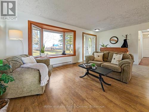 101 Salem Road, South Bruce Peninsula, ON - Indoor Photo Showing Living Room