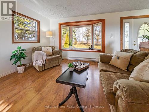 101 Salem Road, South Bruce Peninsula, ON - Indoor Photo Showing Living Room