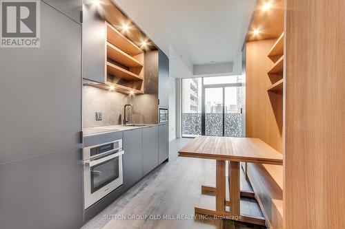 1004 - 55 Charles Street E, Toronto, ON - Indoor Photo Showing Kitchen