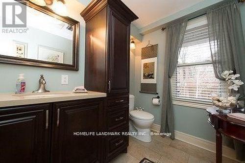 147 Madison Avenue, Toronto, ON - Indoor Photo Showing Bathroom