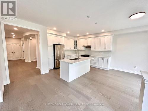 4 Castleglen Boulevard, Markham, ON - Indoor Photo Showing Kitchen