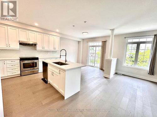 4 Castleglen Boulevard, Markham, ON - Indoor Photo Showing Kitchen