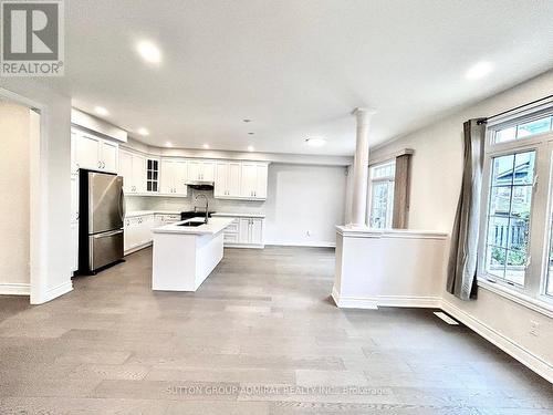 4 Castleglen Boulevard, Markham, ON - Indoor Photo Showing Kitchen