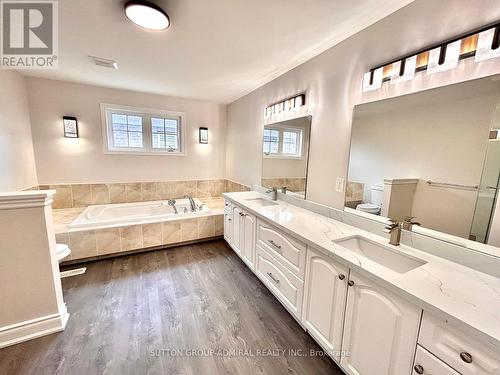 4 Castleglen Boulevard, Markham, ON - Indoor Photo Showing Bathroom