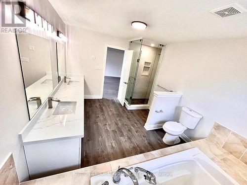 4 Castleglen Boulevard, Markham, ON - Indoor Photo Showing Bathroom