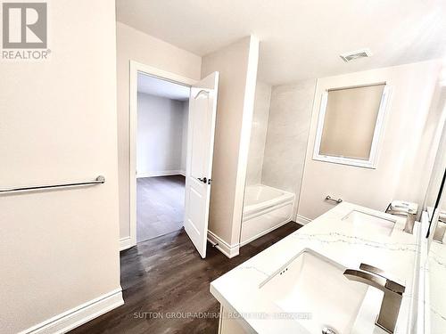 4 Castleglen Boulevard, Markham, ON - Indoor