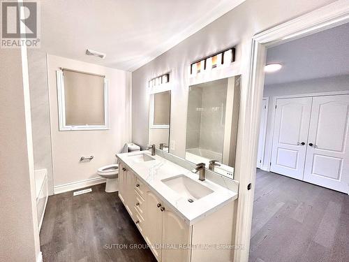 4 Castleglen Boulevard, Markham, ON - Indoor Photo Showing Bathroom