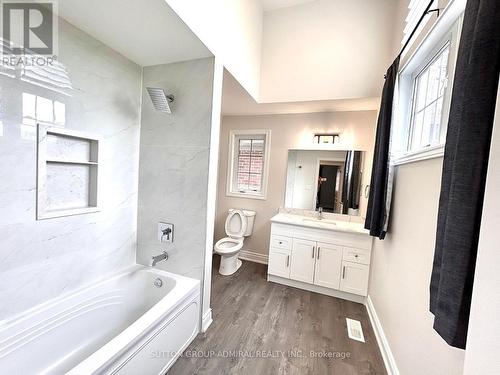 4 Castleglen Boulevard, Markham, ON - Indoor Photo Showing Bathroom