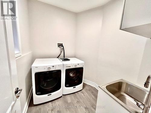 4 Castleglen Boulevard, Markham, ON - Indoor Photo Showing Laundry Room