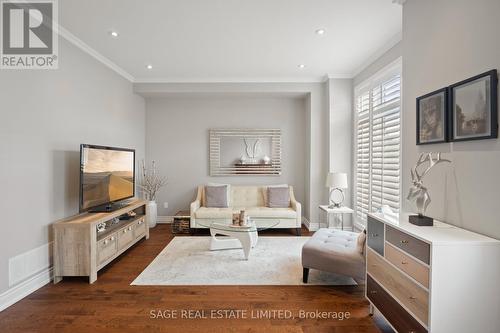 57 Market Garden Mews, Toronto, ON - Indoor Photo Showing Living Room