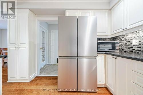 340 Sardinia Drive, Mississauga, ON - Indoor Photo Showing Kitchen