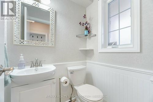 340 Sardinia Drive, Mississauga, ON - Indoor Photo Showing Bathroom