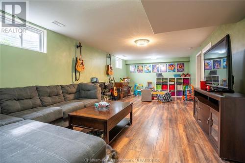 83 Smithfield Circle, Chatham, ON - Indoor Photo Showing Living Room