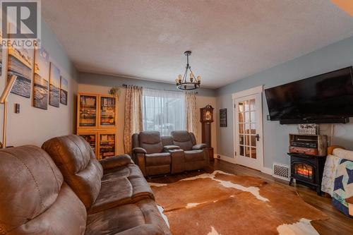 335 Bloor St W, Sault Ste. Marie, ON - Indoor Photo Showing Living Room