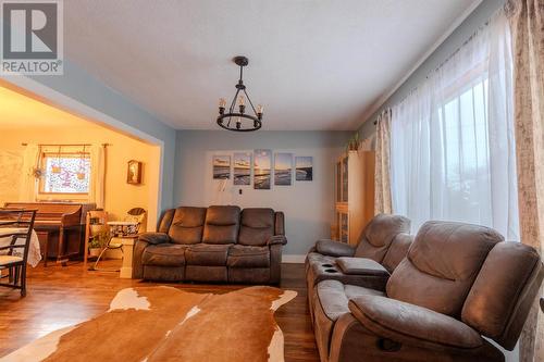 335 Bloor St W, Sault Ste. Marie, ON - Indoor Photo Showing Living Room